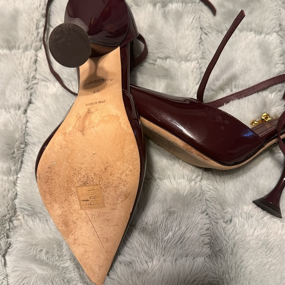 Burdandy with gold straps blueberry heels and designer square heels - Picture 3 of 4